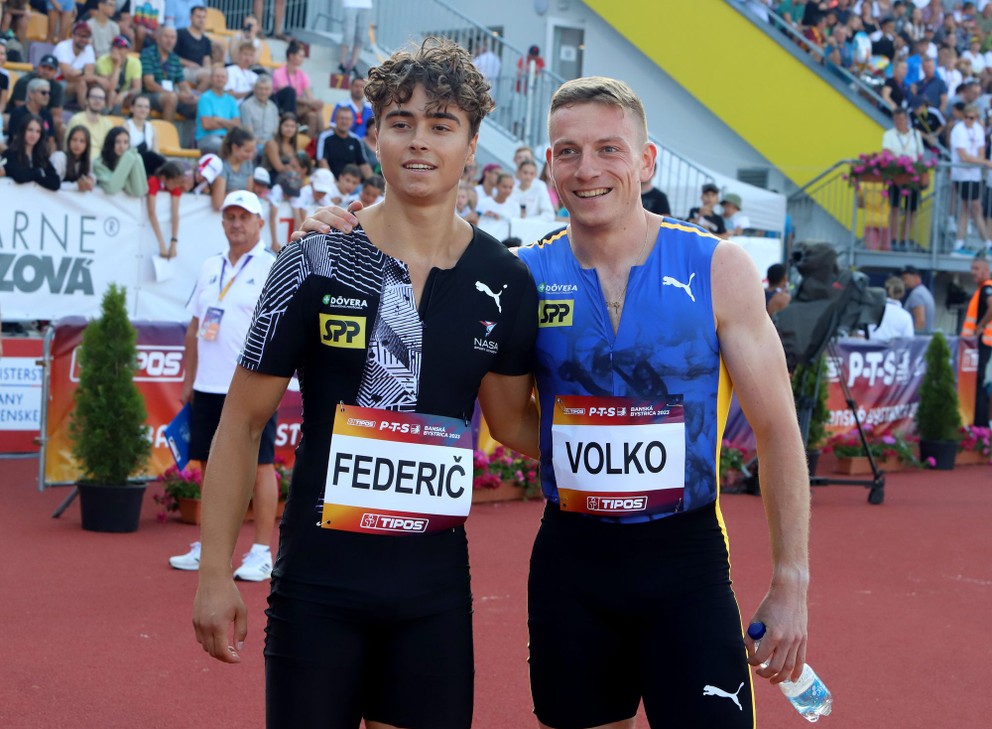 Slovenskí šprintéri Filip Federič (vľavo) a Ján Volko.