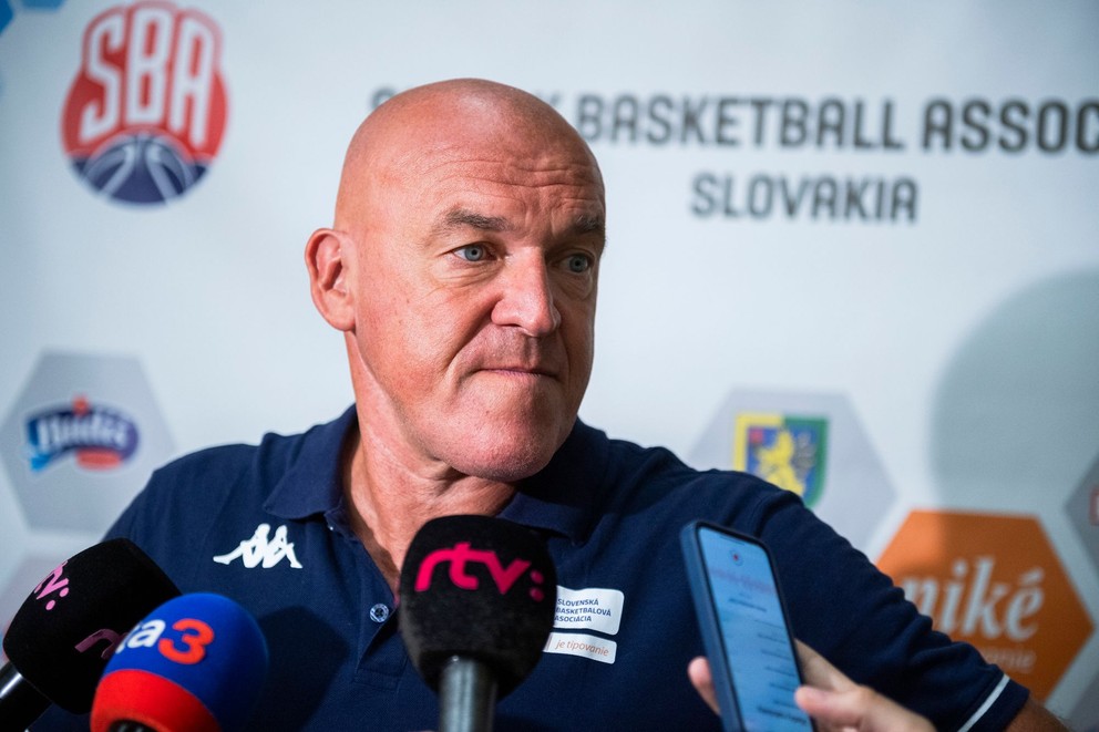 Tréner slovenskej basketbalovej reprezentácie Aramis Naglič.