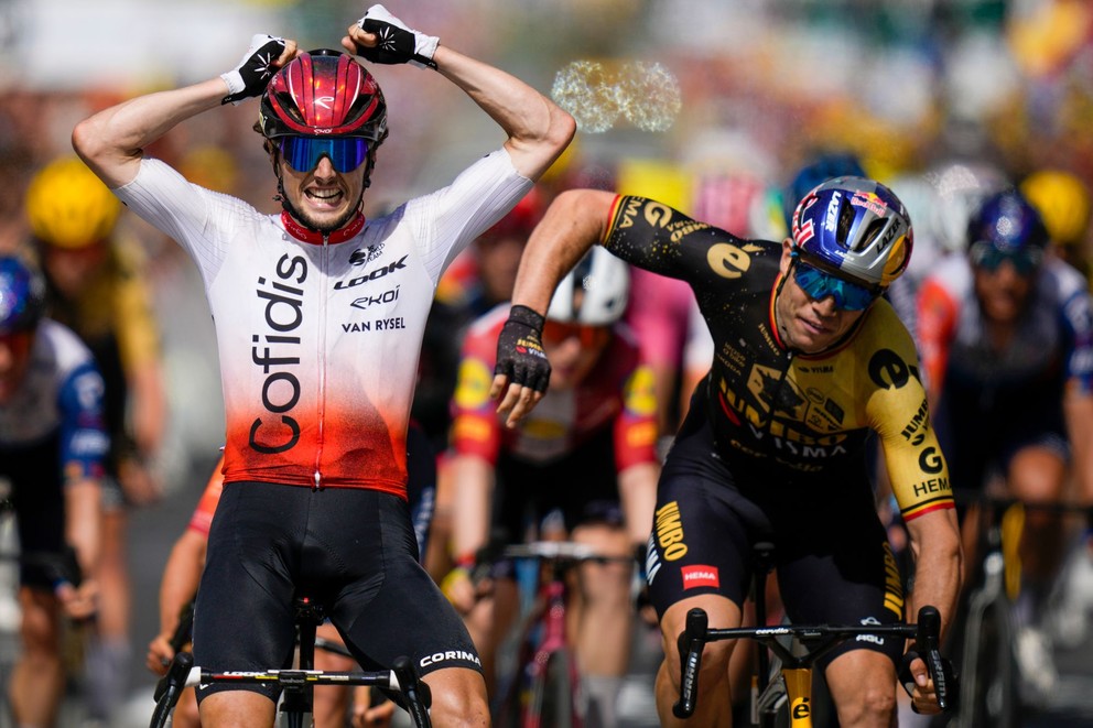 Victor Lafay sa teší z víťazstva v 2. etape Tour de France 2023.