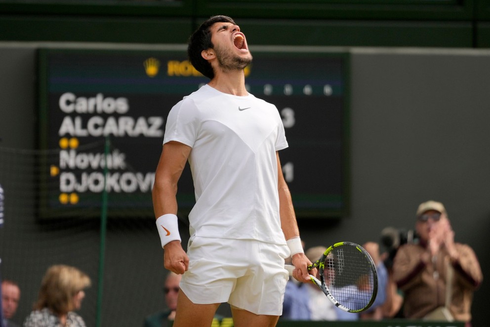 Carlos Alcaraz a jeho radosť vo finále Wimbledonu 2023.