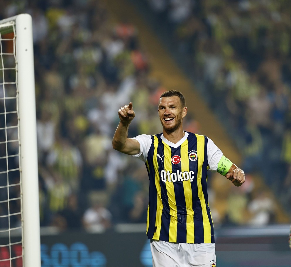 Edin Džeko v drese Fenerbahce Istanbul. 