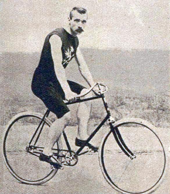 Henri Desgrange bol nadšencom cyklistiky. V roku 1893 vytvoril svetový rekord v hodinovke. 