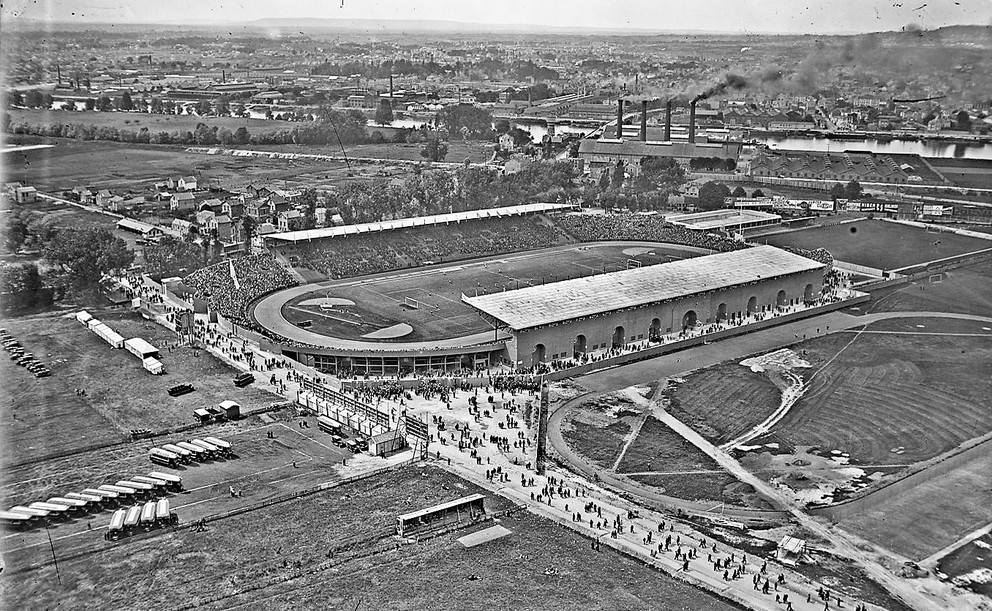 Najväčší štadión MS vo futbale 1938 Stade Olympique de Colombes v parížskom predmestí Colombes s kapacitou 60.000 divákov.