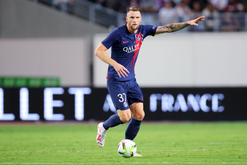 Slovenský obranca Milan Škriniar drese Paríža St. Germain.