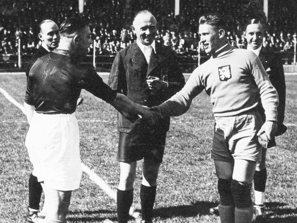 František Plánička (vpravo) na MS vo futbale 1938.