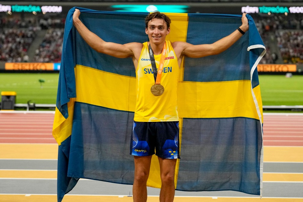 Armand Duplantis získal zlato na MS v atletike 2023.