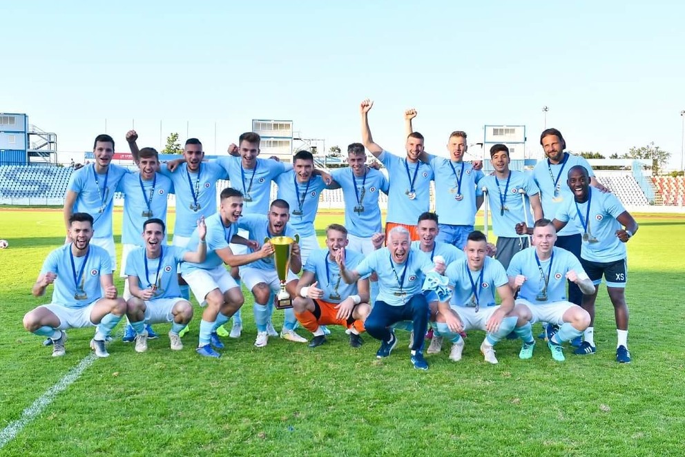 Adam Fronc so Slovanom Bratislava B, ktorý vyhral tretiu ligu.