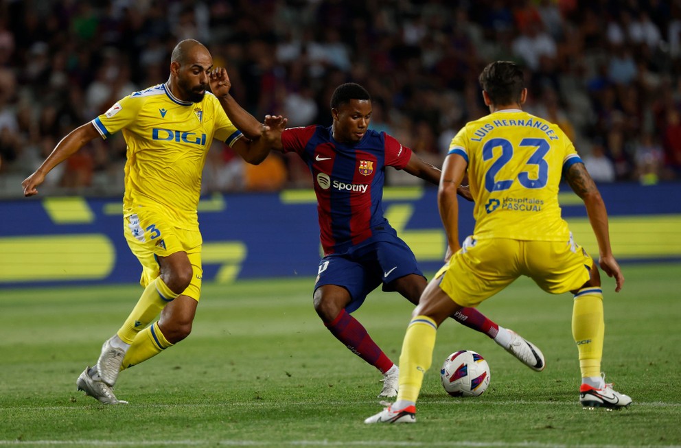 Ansu Fati (v strede) v drese FC Barcelona.