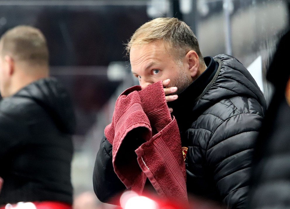 Róbert Döme na lavičke HK Dukla Trenčín.
