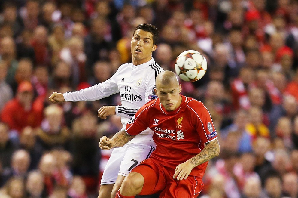 Martin Škrtel a Cristiano Ronaldo v súboji v zápase Ligy majstrov FC Liverpool - Real Madrid v roku 2014. 