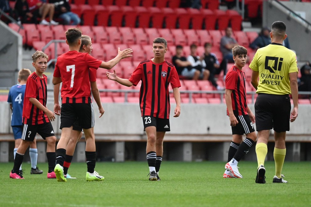 Radosť hráčov Spartaka Trnava U14 po strelení gólu. (Autor: archív klubu)