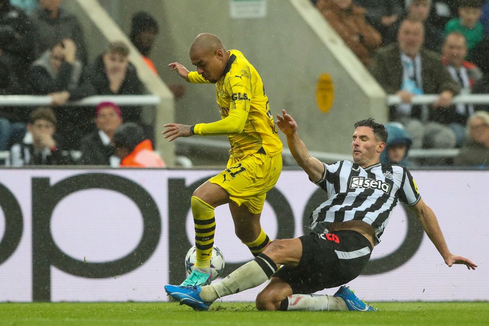 Momentka zo zápasu Newcastle United - Borussia Dortmund