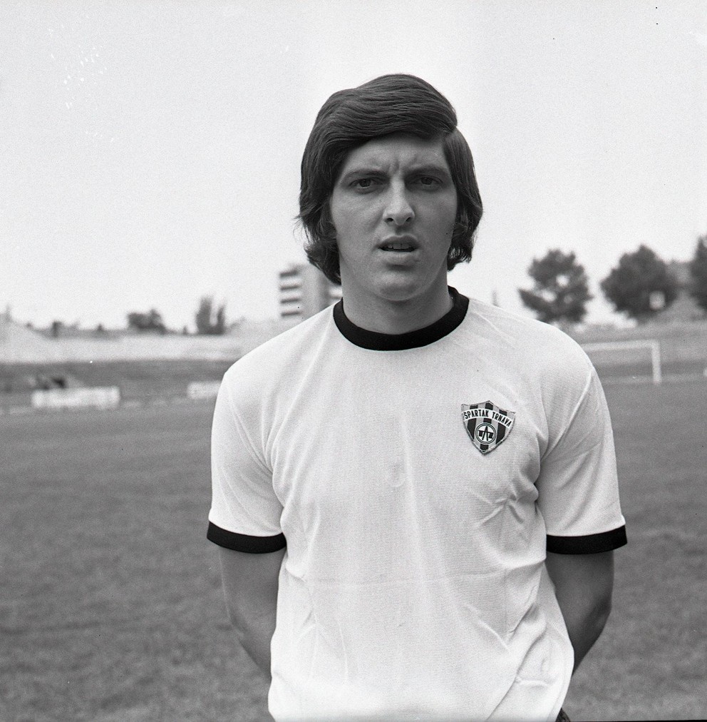 Karol Dobiaš v drese Spartaka Trnava v roku 1971. Aj on obdivoval Besta a snažil sa mu podobať.