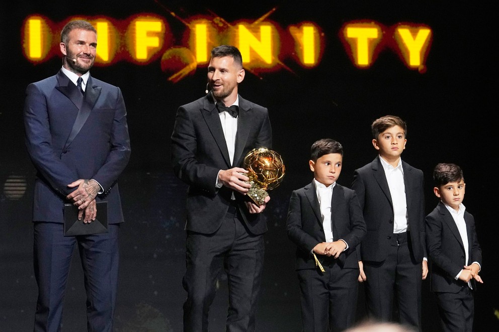 Lionel Messi si v roku 2023 prebral už svoju ôsmu Zlatú loptu (Ballon d'Or) pre najlepšieho futbalistu na svete.