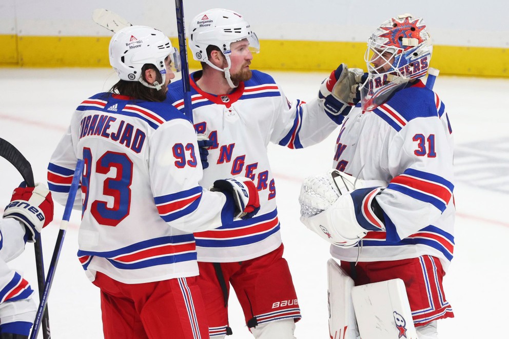 Hokejisti New Yorku Rangers sa tešia z víťazstva s brankárom Igorom Šesťorkinom.
