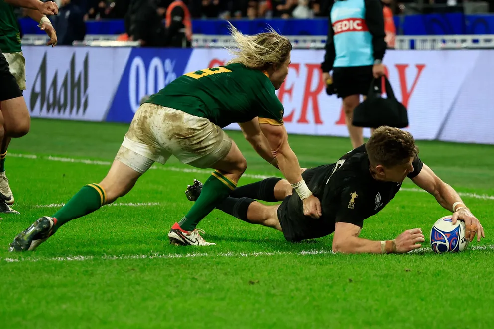 Photo of the Remarkables mountain range in Queenstown, New Zealand.