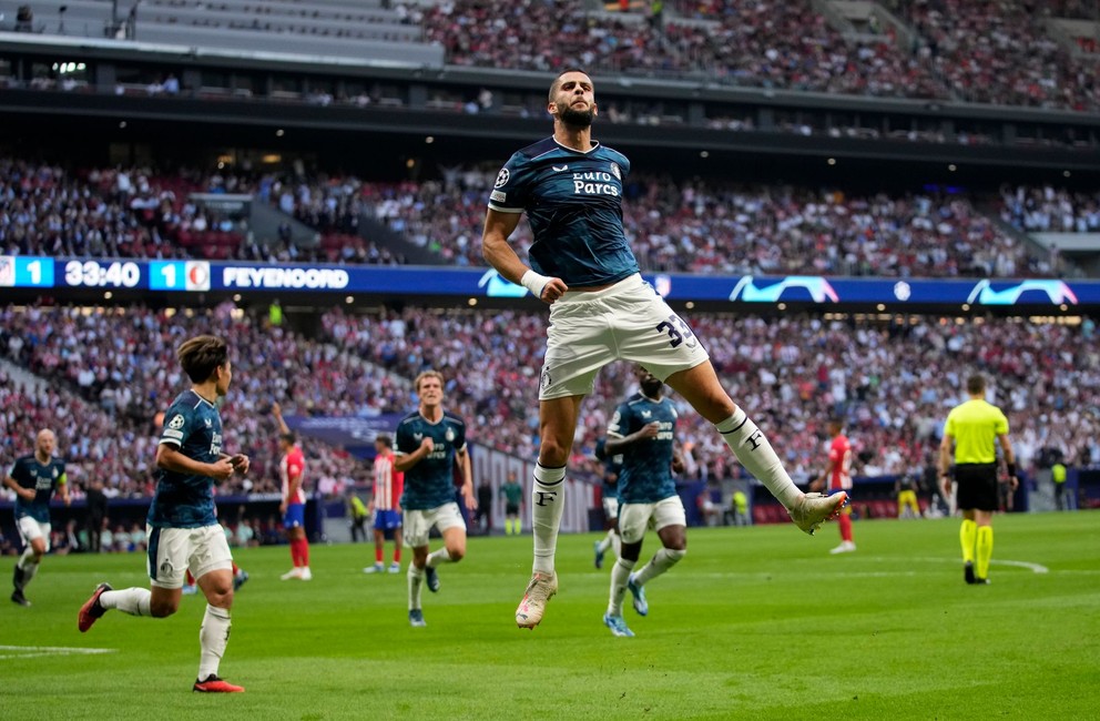 Dávid Hancko oslavuje gól do siete Atlética Madrid v Lige majstrov.