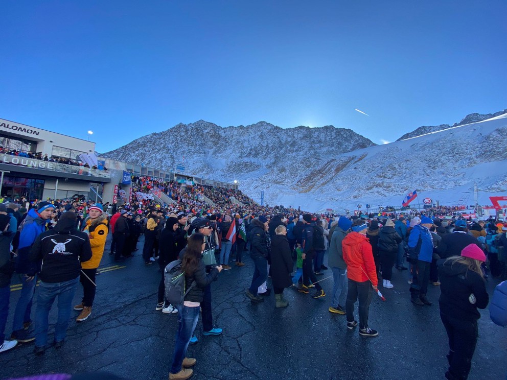 Lyžiarske stredisko Sölden počas obrovského slalomu žien 2023. 