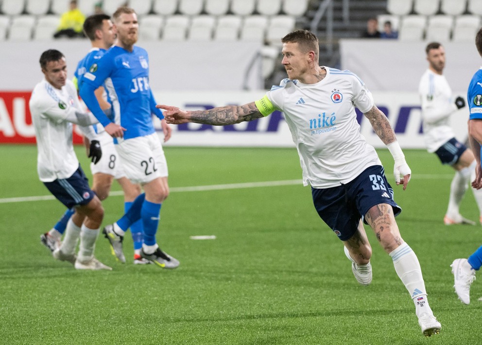 Juraj Kucka sa teší po strelenom góle v zápase KÍ Klaksvík - ŠK Slovna Bratislava.