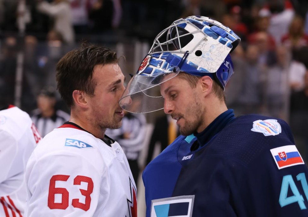 Brad Marchand (vľavo) a Jaroslav Halák patrili k najlepším hráčom na Svetovom pohári v hokeji 2016.