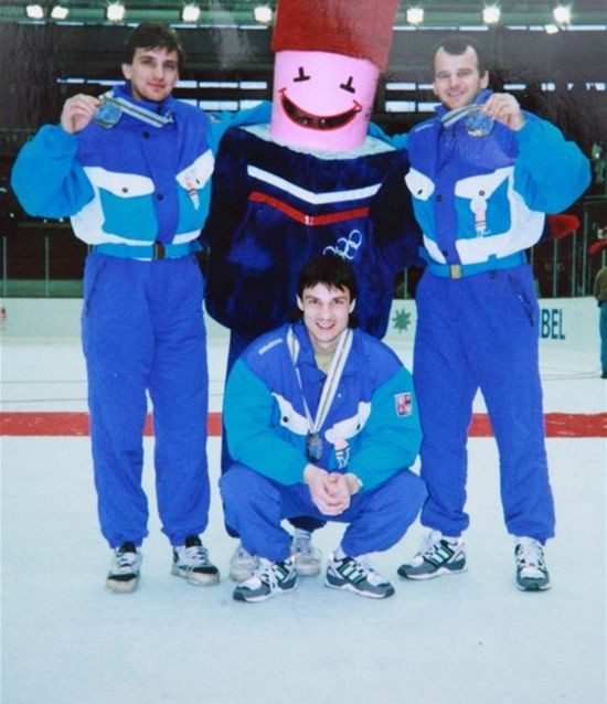 Trojica Slovákov z bronzového tímu ČSFR na ZOH 1992 - Peter Veselovský, brankár Jaromír Dragan a Igor Liba.