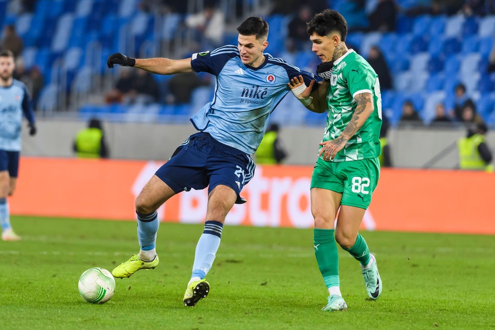 Na snímke zľava Marko Tolič (Slovan).