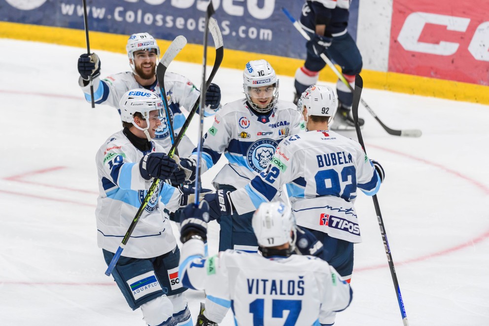 Na snímke radosť hráčov Nitry počas zápasu 27. kola hokejovej Tipos extraligy HC Slovan Bratislava – HK Nitra 20. decembra 2023 v Bratislave.