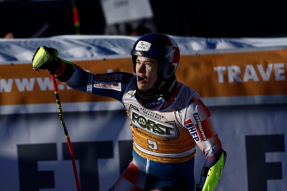 Filip Zubčič počas nedeľného obrovského slalomu v Alta Badia 2023.