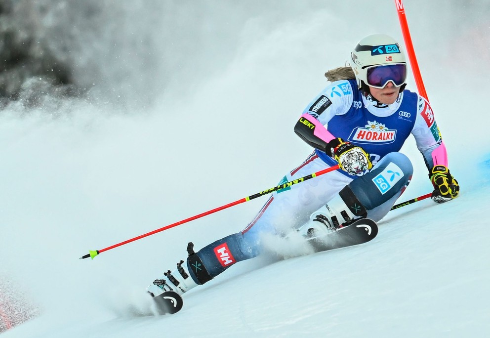 Ragnhild Mowinckelová  počas prvého kola obrovského slalomu v Jasnej 2024. 
