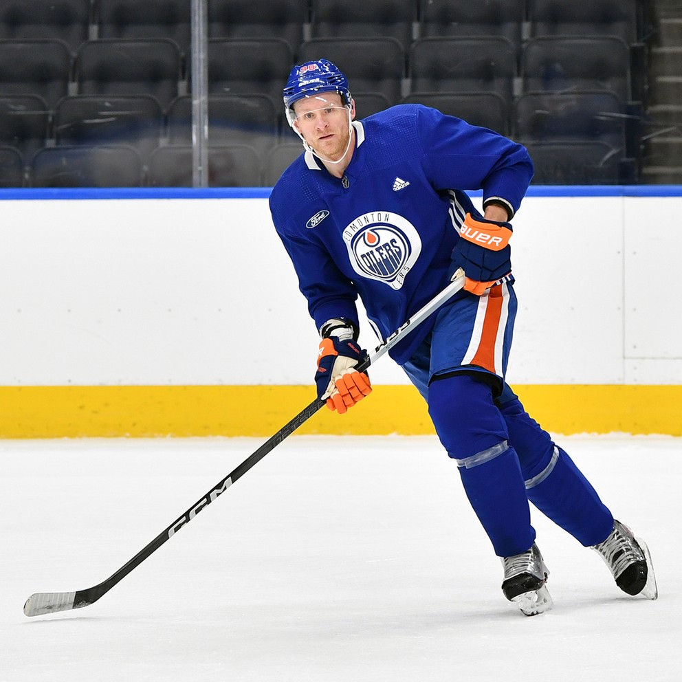 Corey Perry v drese Edmontonu Oilers.