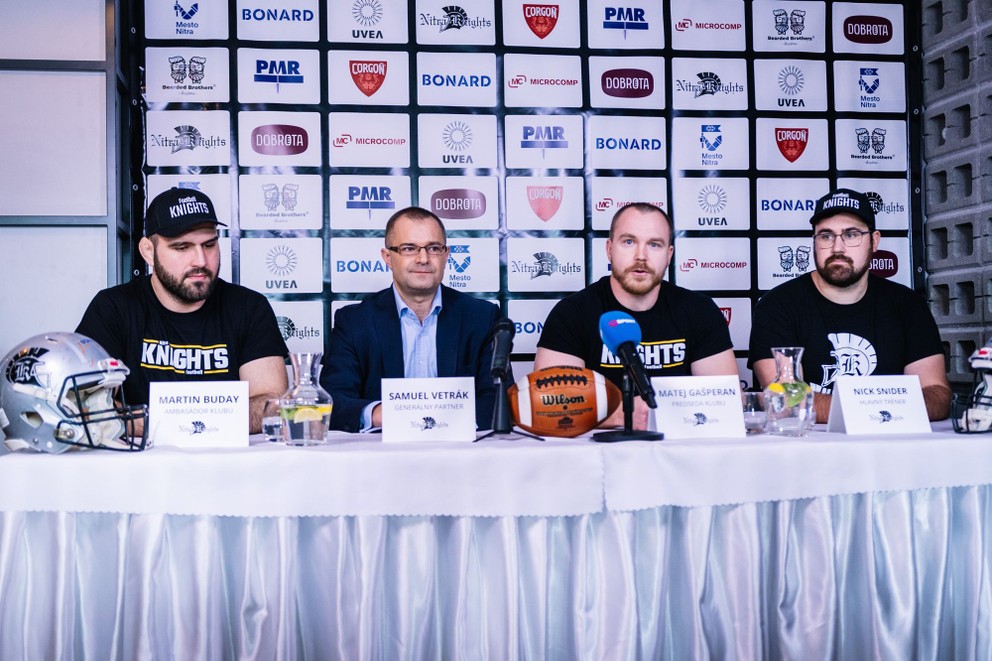 Záber z tlačovej konferencie tímu  Nitra Knights pred sezónou 2024.