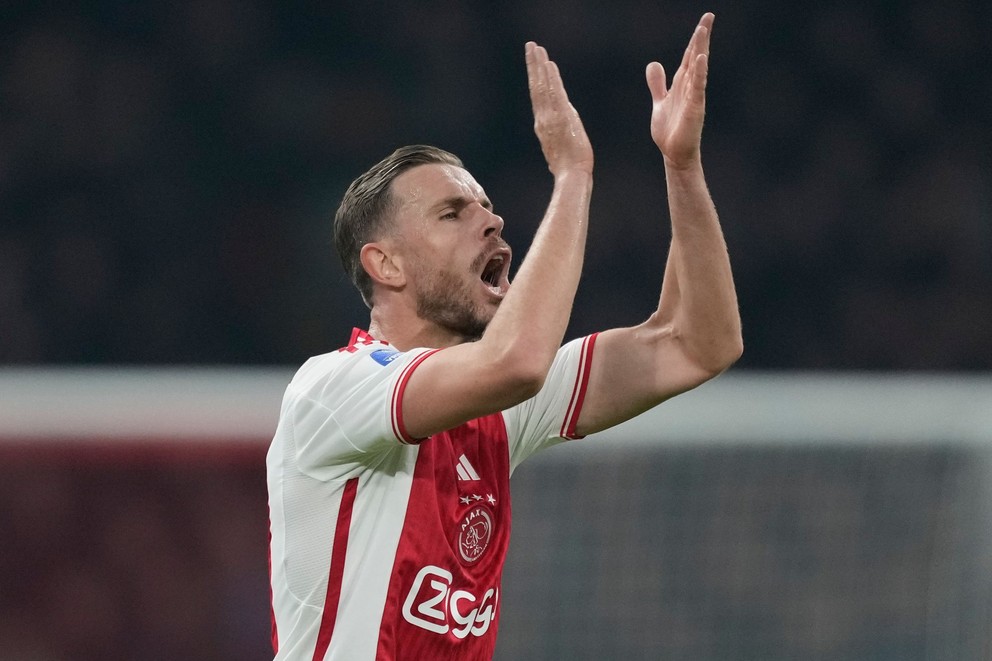 Jordan Henderson v drese Ajax Amsterdam.