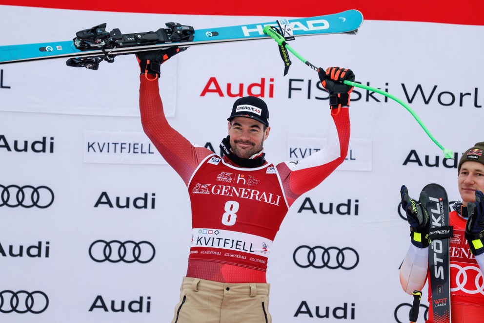 Rakúsky lyžiar Vincent Kriechmayr oslavuje víťazstvo