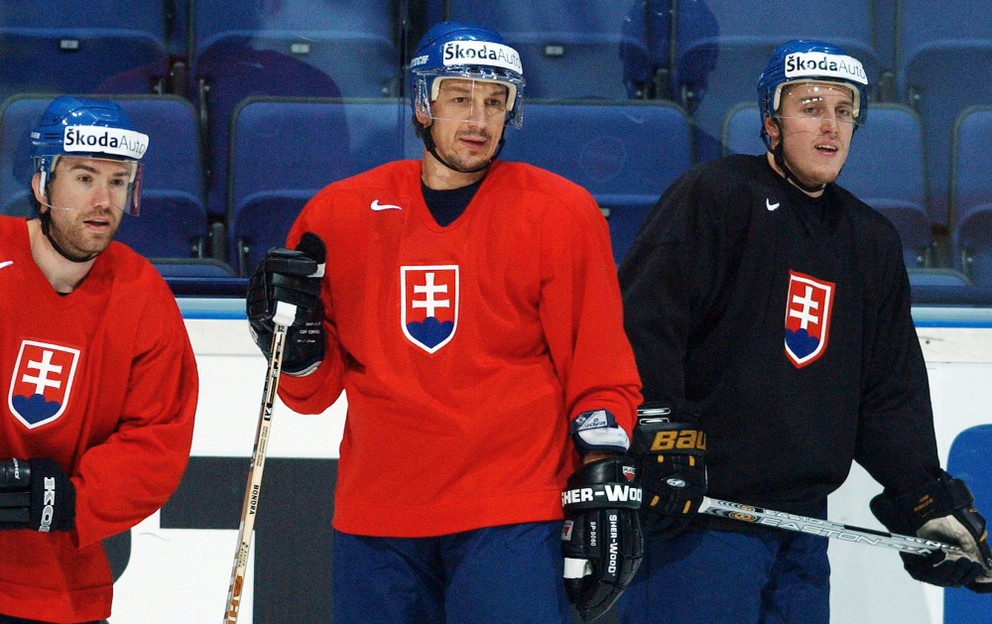 Žigmund Pálffy, peter Bondra a Peter Sejna na tréningu počas MS 2003 v Helsinkách.