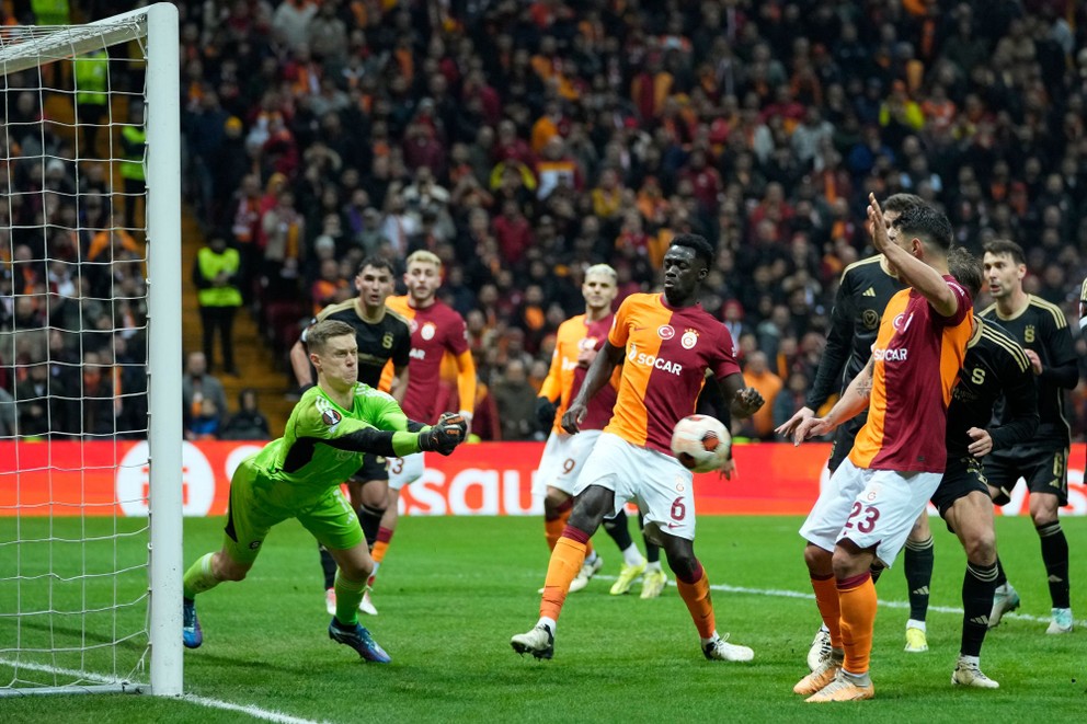 Fotka zo zápasu Galatasaray Istanbul - Sparta Praha.