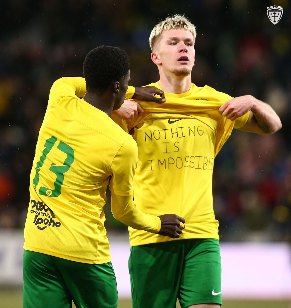 Vladimír Vaľko (vpravo) v zápase MŠK Žilina - Borussia Dortmund v play-off mládežníckej Ligy majstrov. Bol to vo februári 2024. 