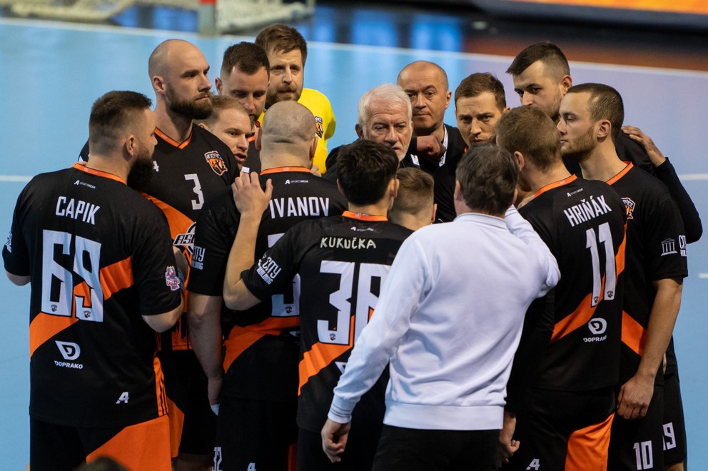 Hádzanári HK Košice v prvom zápase semifinále Niké Handball Extraligy na palubovke Tatrana Prešov.