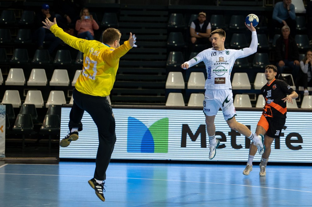 Michal Shejbal v bráne HK Košice proti Tatranu Prešov v semifinále Niké Handball Extraligy 2023/2024.