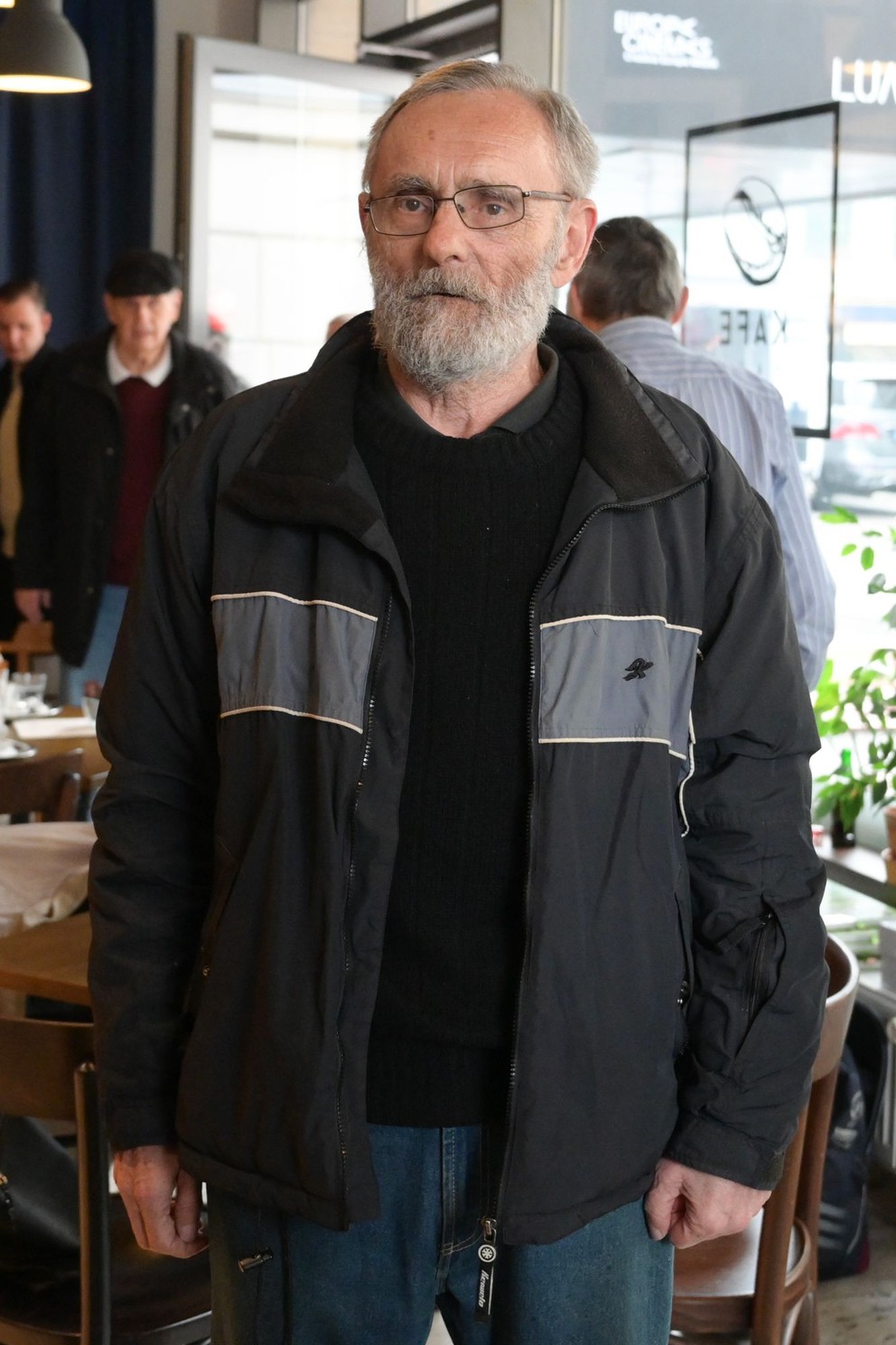 Na snímke Marián Masný počas stretnutia futbalových legiend z ME 1976 v Belehrade v priestoroch kaviarne KafeHaus BarZuz 4. apríla 2024 v Bratislave. 