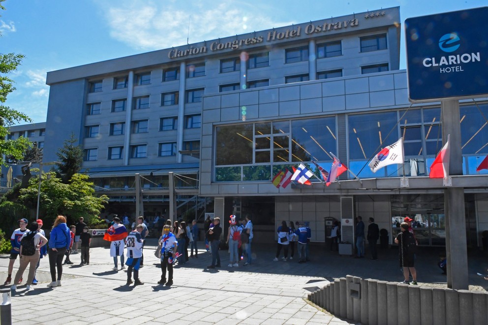 Hokejisti Slovenska bývajú na MS v Ostrave iba niekoľko krokov od haly.