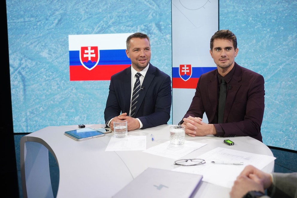 Michal Hlinka (vpravo) ako hokejový expert na stanici Joj Šport. 