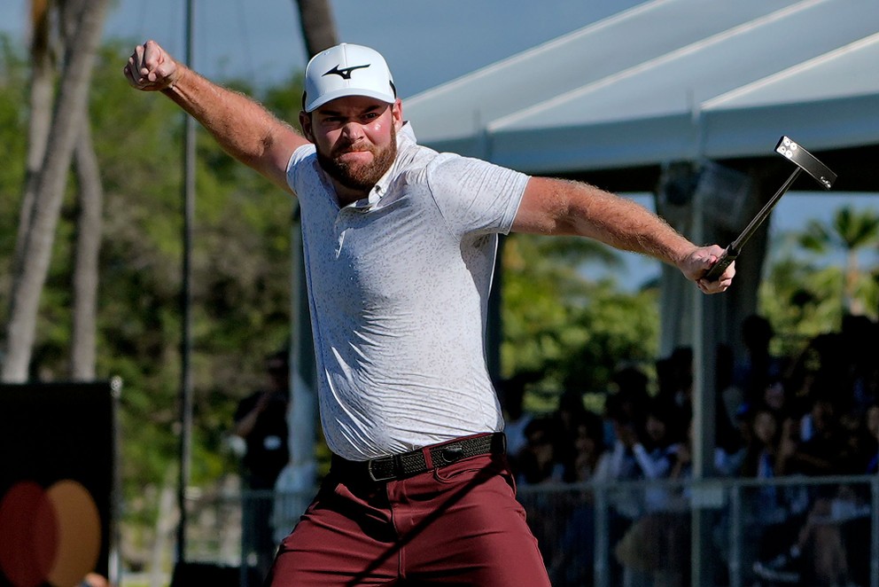 Americký golfista Grayson Murray sa teší z triumfu na prestížnom turnaji Sony Open. 