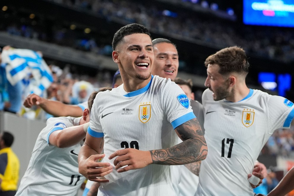 Uruguaj oslavuje gól. 