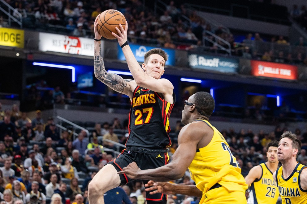 Český basketbalista Vít Krejčí vo farbách tímu Atlanta Hawks.
