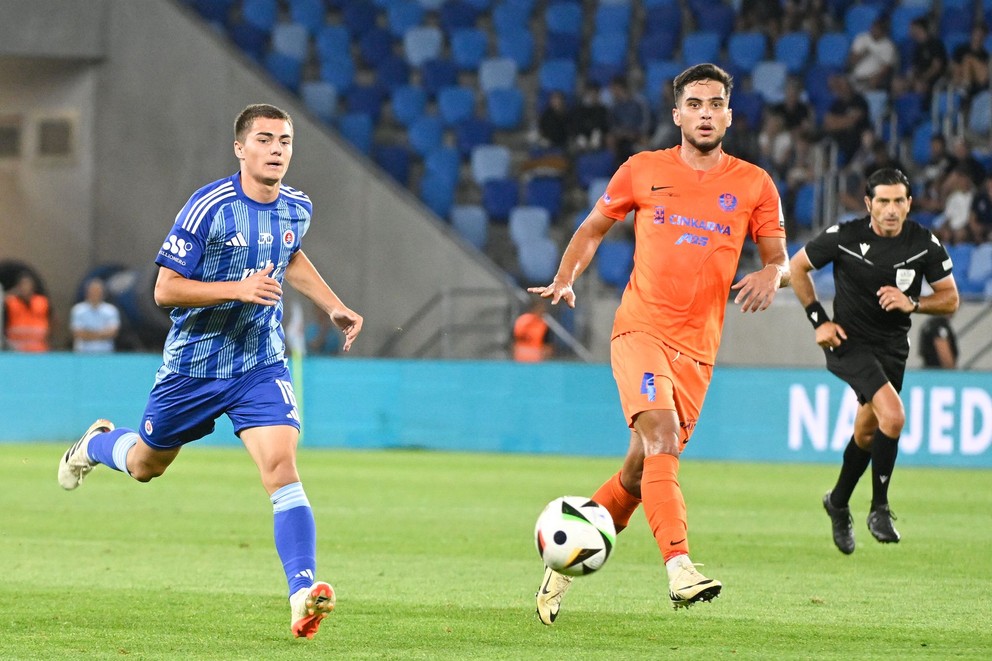 Na snímke vľavo Maxim Mateáš (Slovan) a vpravo Marco Dulca (Celje) v odvete 2. predkola futbalovej Ligy majstrov ŠK Slovan Bratislava – NK Celje .
