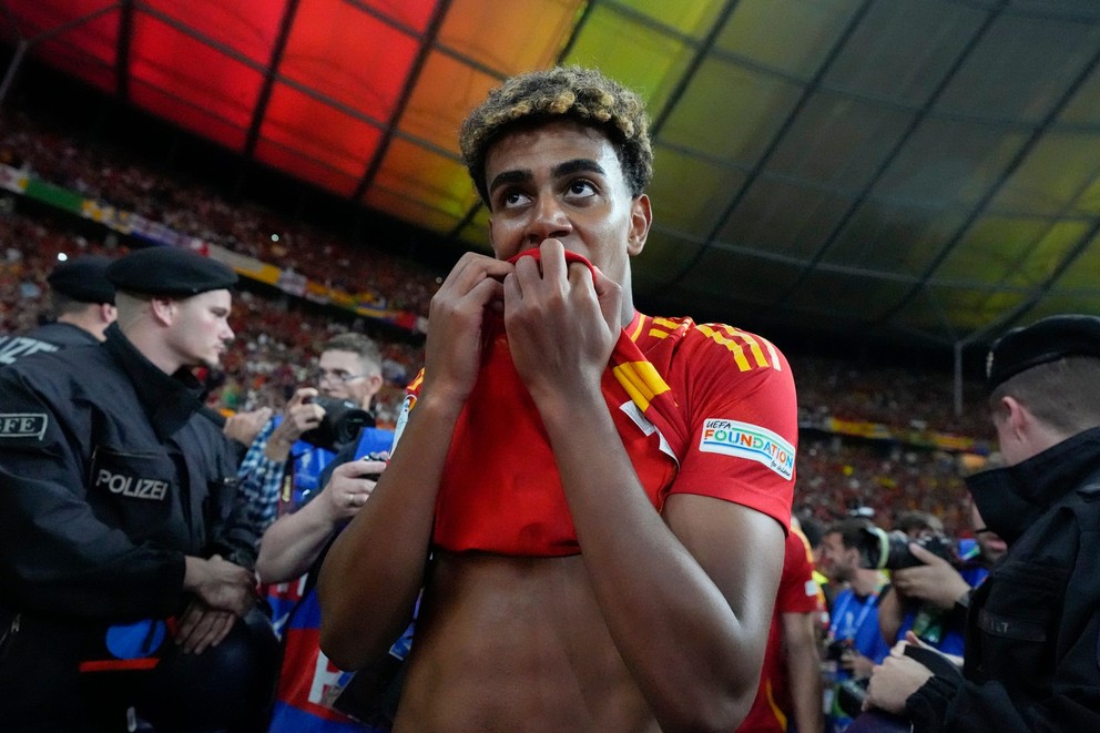 Lamine Yamal oslavuje titul majstra Európy.