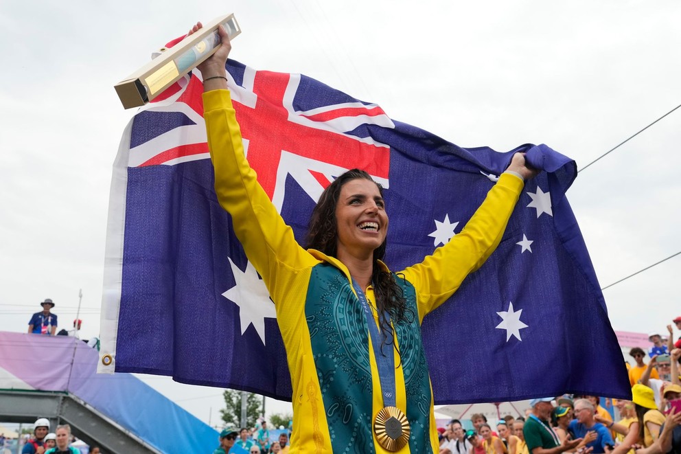 Austrálska vodná slalomárka Jessica Foxová so zlatou medailou na OH v Paríži 2024.