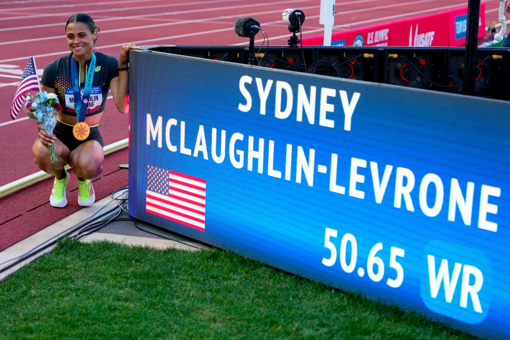 Sydney McLaughlinová-Levroneoová. 