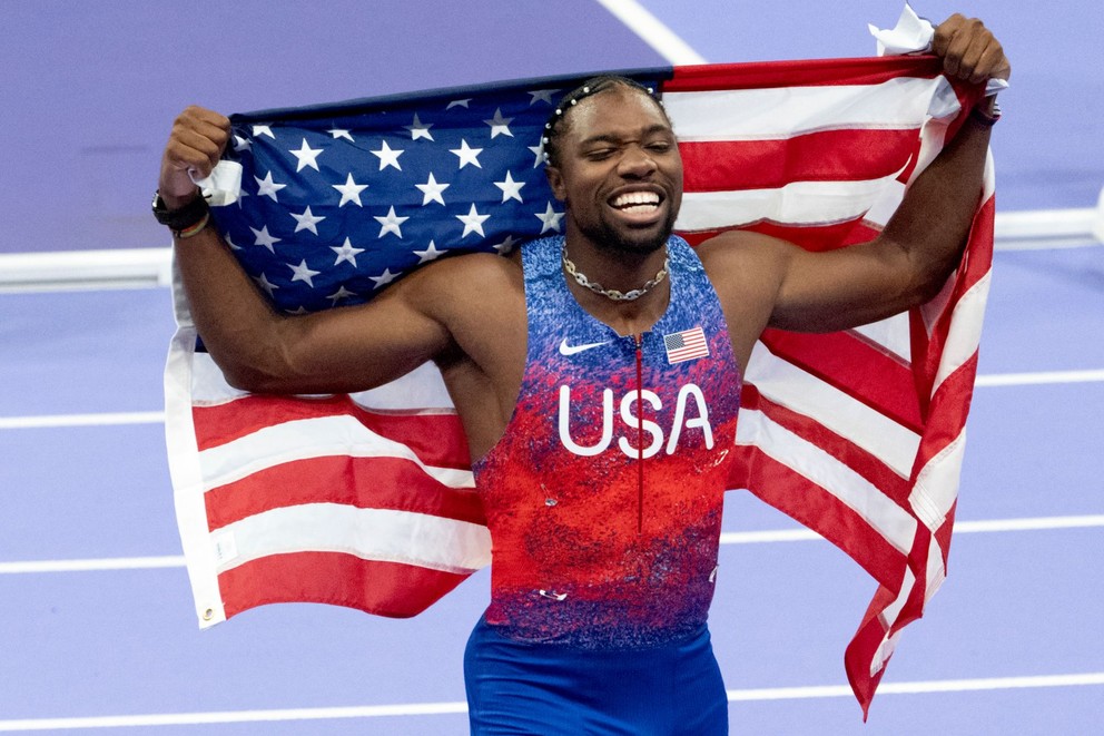 Noah Lyles oslavuje zisk zlata.