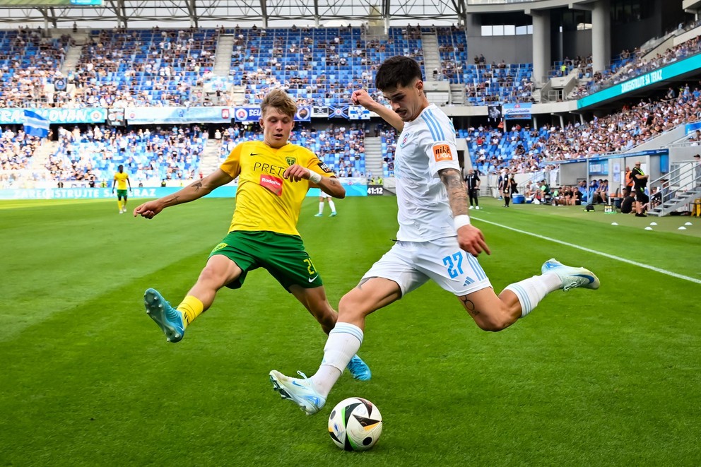 Timotej Hranica (MŠK Žilina) a Matúš Vojtko (ŠK Slovan Bratislava).